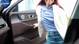 Fucked in the car ass🍑 during a forest stroll