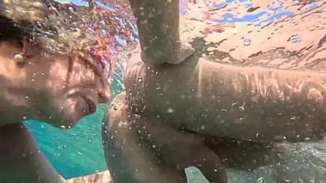 Hot golden shower🚿 piss rimming facial in dark water