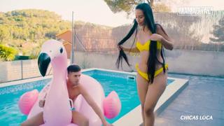 Legs quiver in outdoor sex pool as Andreina De Luxe receives brutal cum-filling