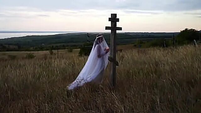 Mature amateur finds a cross in nature and gets seduced