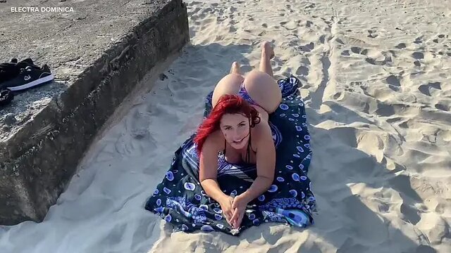 Sexy Brazilian prostitute gets anal on the beach