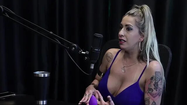 Latina wife gives handjobs and gets massages in prison