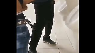 DEI O CU NO BANHEIRO DA ESCOLA PARA 2 PROFESSORES