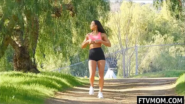 Latina MILF exposes her fit body in public