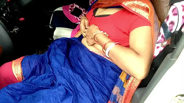 Older milf with huge ass🍑 gets fucked in car on highway