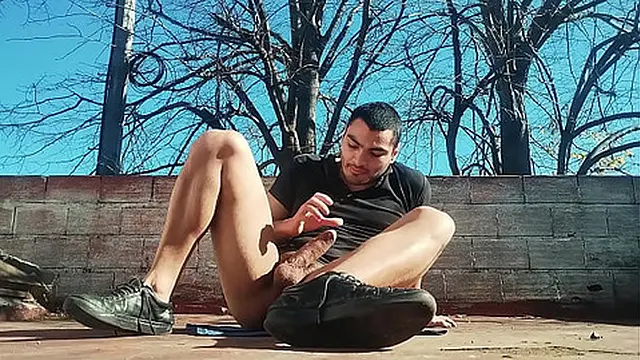 Strong guy outside jacks big cock🌭 solo until cumshot