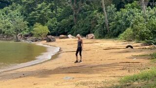 ACCIDENTAL HOMEMADE SEX IN PUBLIC BEACH - HANDJOB AND OUTDOOR CUMSHOT