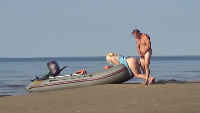 Blonde EXPERIENCED LADY gives a BJ and shows off her round backside at the beach