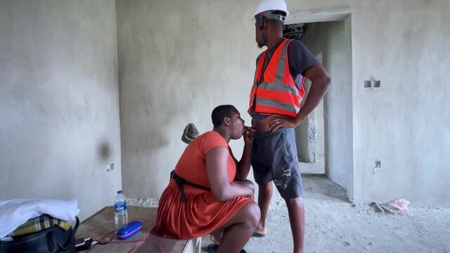 Construction worker bangs naughty outdoors